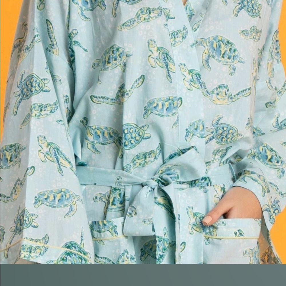 🔥🆕🔥Mahogany Turtle Short Robe - Small​ - Picture 3 of 6
